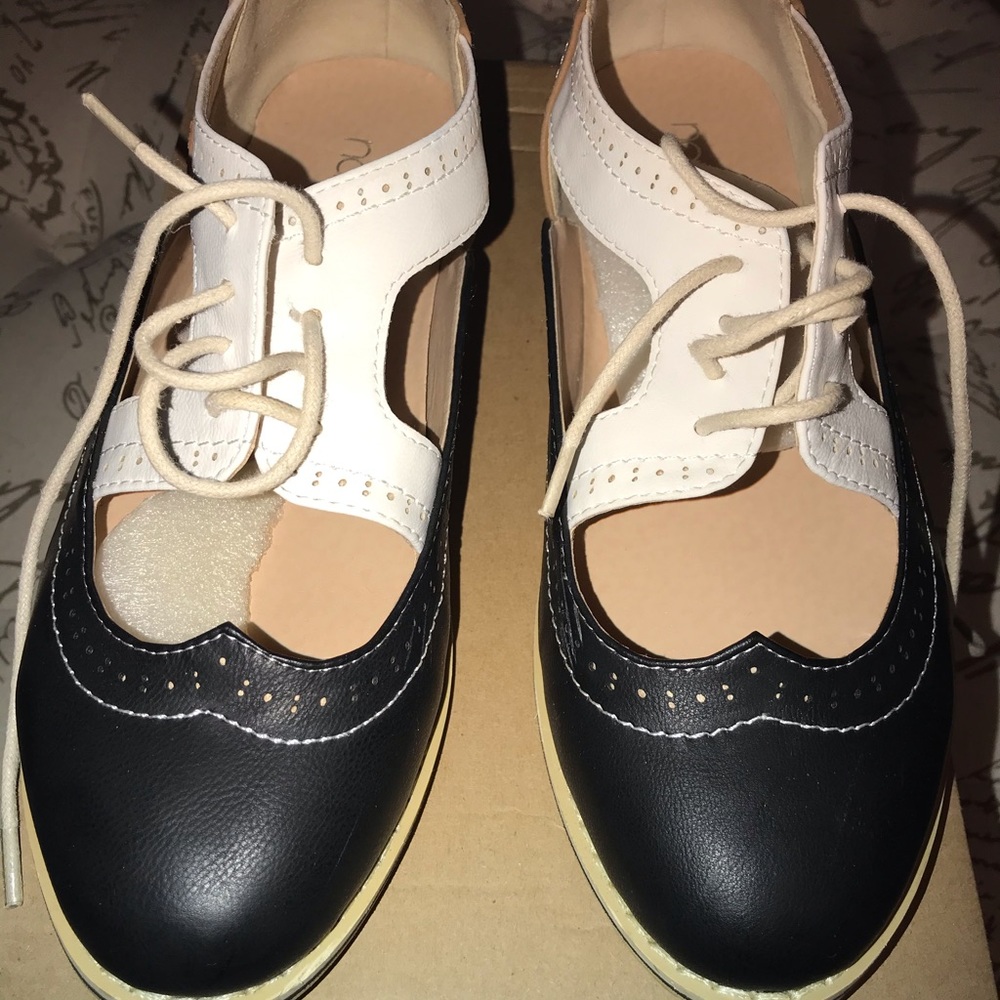 BLACK/WHITE/TAN Cut-Out Oxford Mary Janes